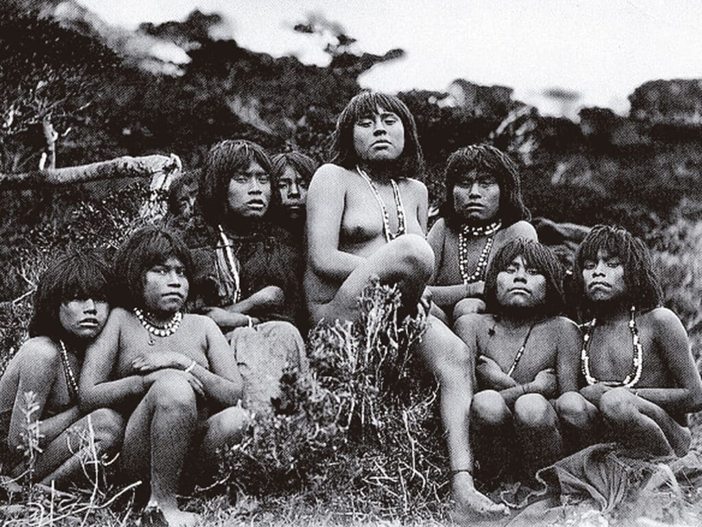 Grupo de mulheres indígenas yámanas